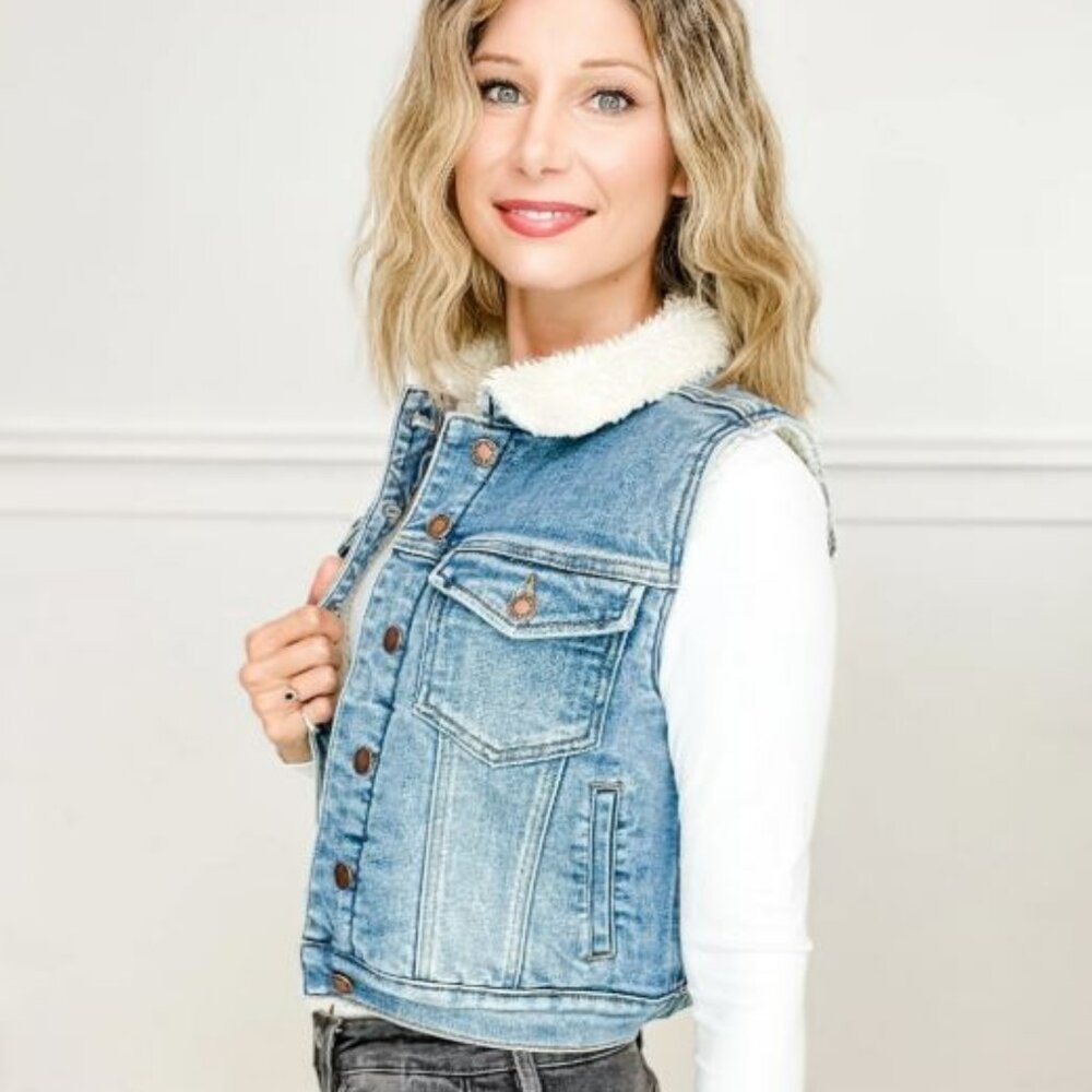 NWT Judy Blue Shearling-Lined Buttoned Denim Vest in Medium Wash, size M